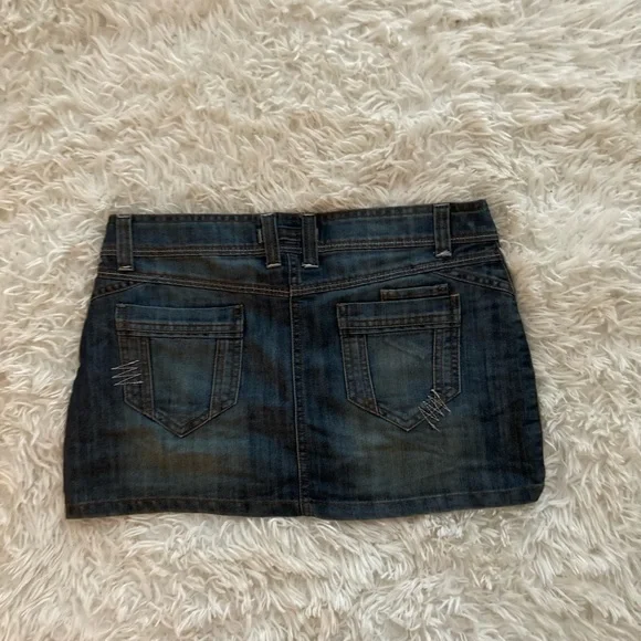 Denim Mini - Picture 3 of 3